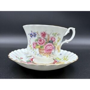 Royal Albert Bone‎ China England Tea Cup And Saucer Gold Trim